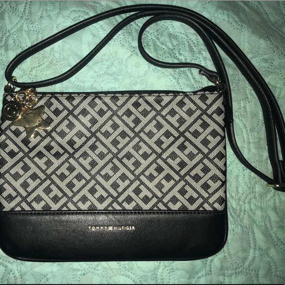 Tommy Hilfiger crossbody purse ⭐️